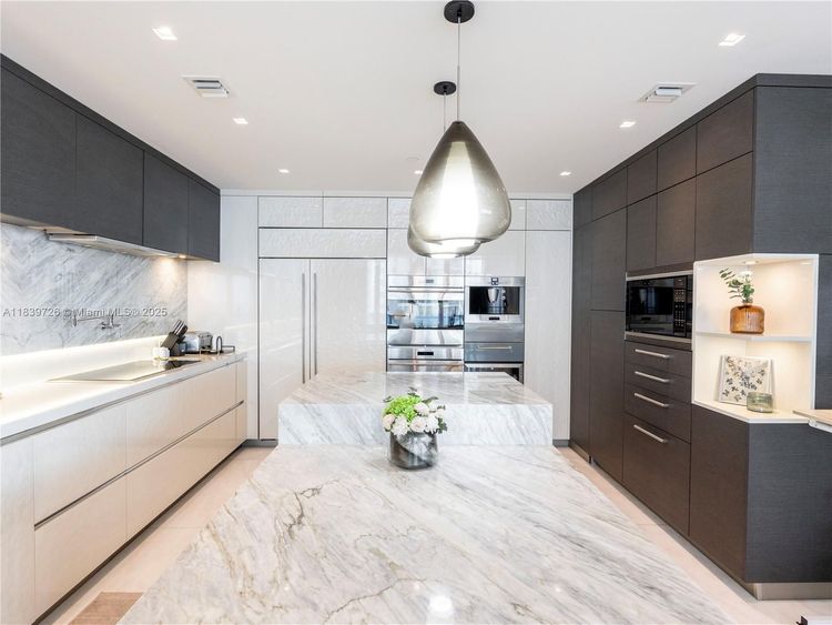 Chateau Beach Residences #1001 image #8