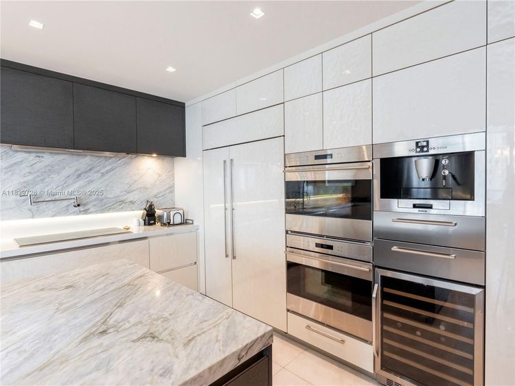 Chateau Beach Residences #1001 image #9