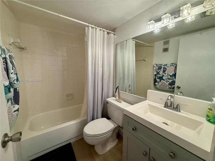 Isola #1104 image #13