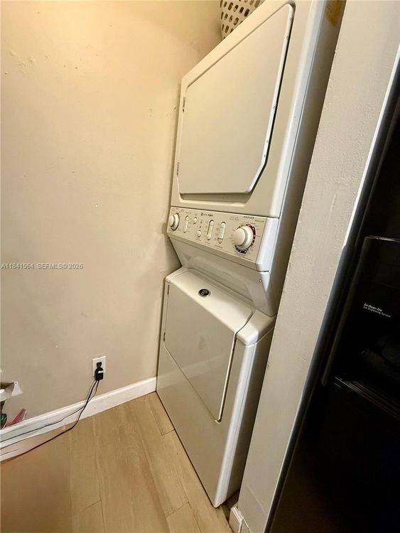 Isola #1104 image #14