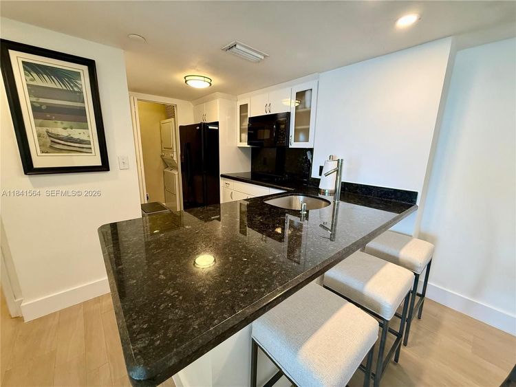 Isola #1104 image #6