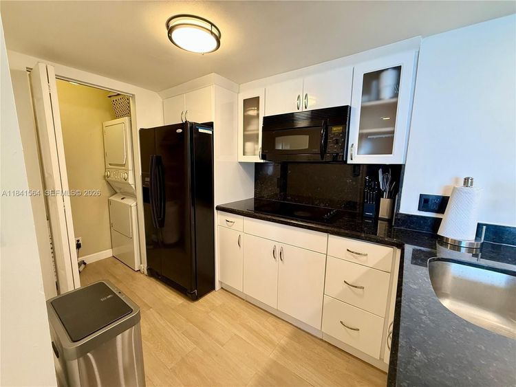 Isola #1104 image #7