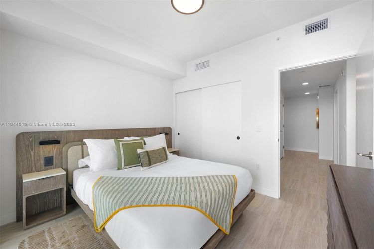 72 Park #1210 image #10