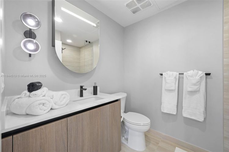 72 Park #1210 image #11