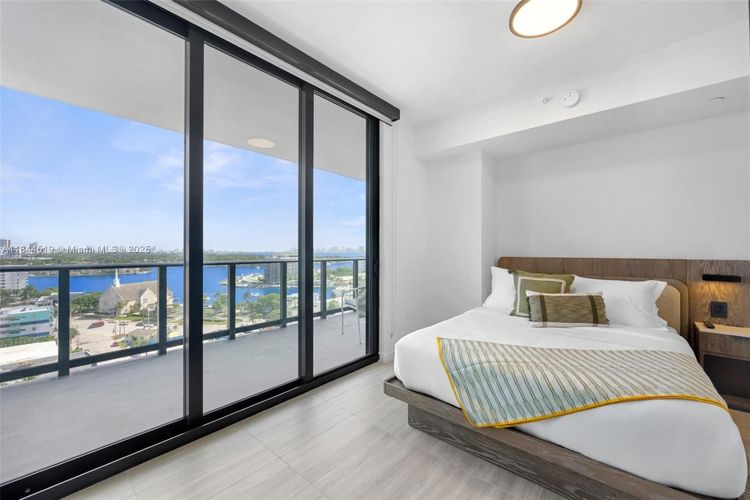 72 Park #1210 image #14