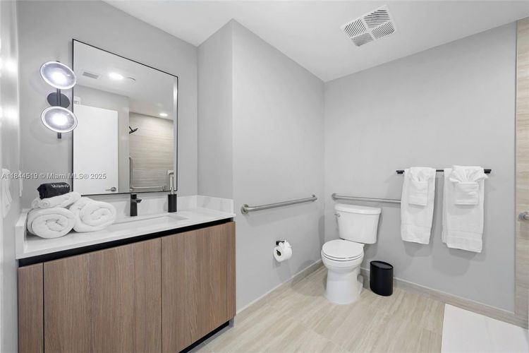 72 Park #1210 image #16