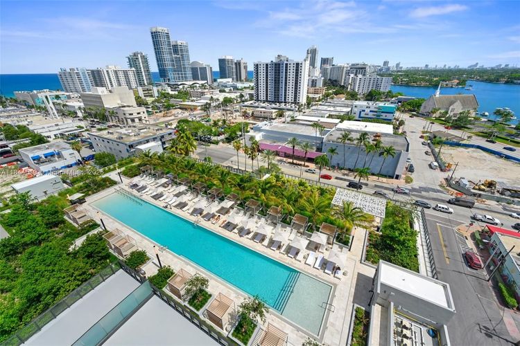 72 Park #1210 image #24