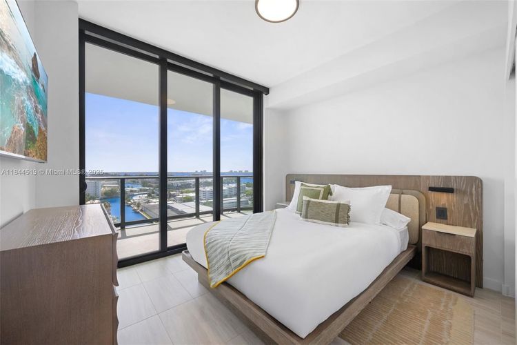 72 Park #1210 image #8