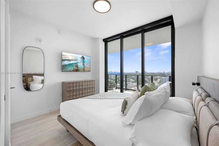 72 Park #1210 image #9