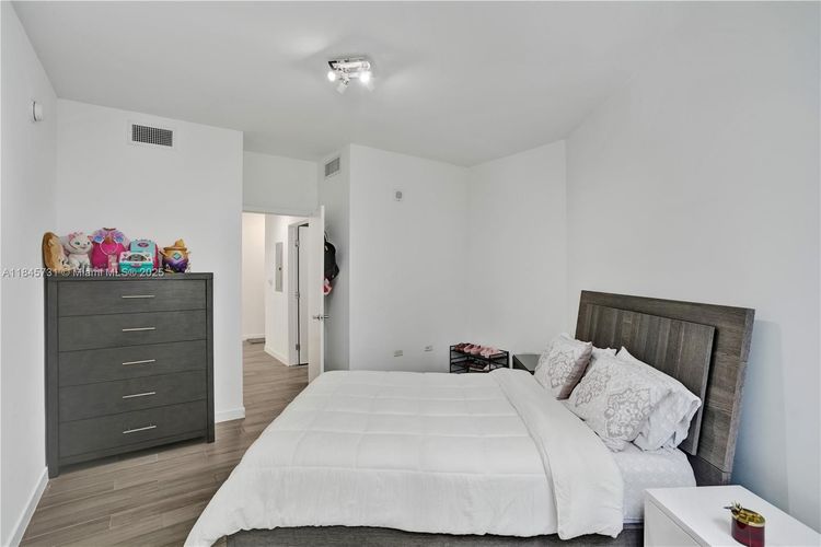 Nine at Mary Brickell Village #1402 image #23