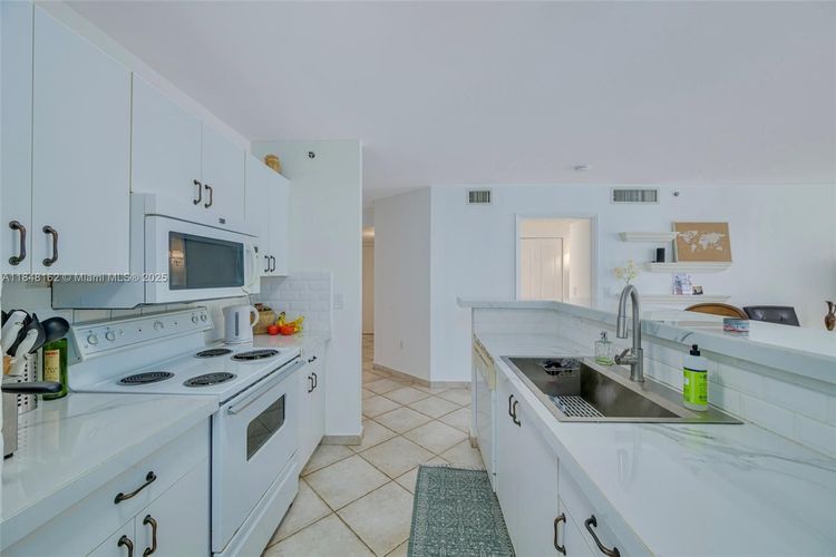The Yacht Club at Aventura #3407 image #13