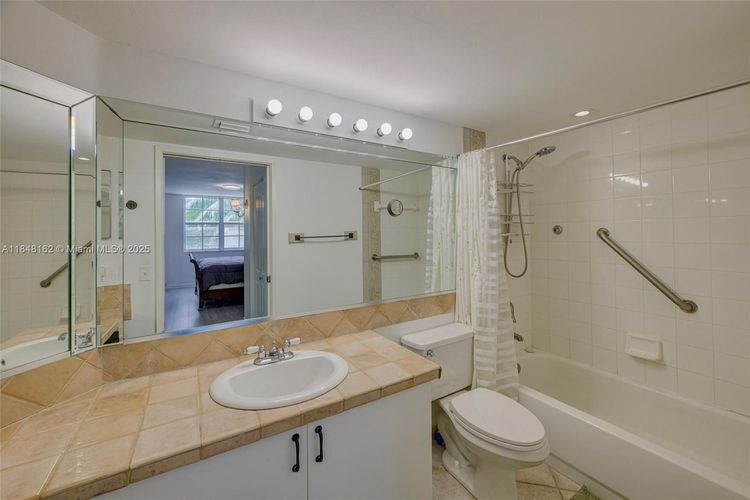 The Yacht Club at Aventura #3407 image #21