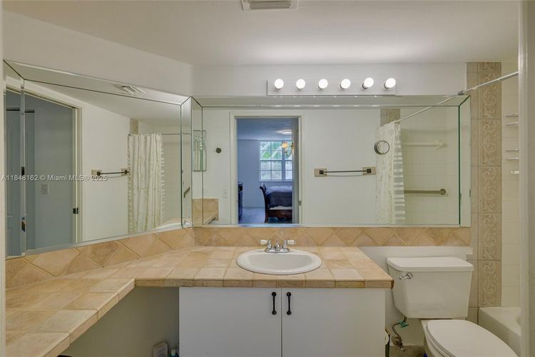 The Yacht Club at Aventura #3407 image #22