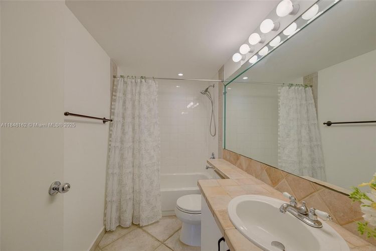 The Yacht Club at Aventura #3407 image #27