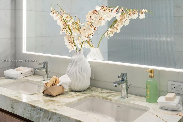 Five Park #807 image #16