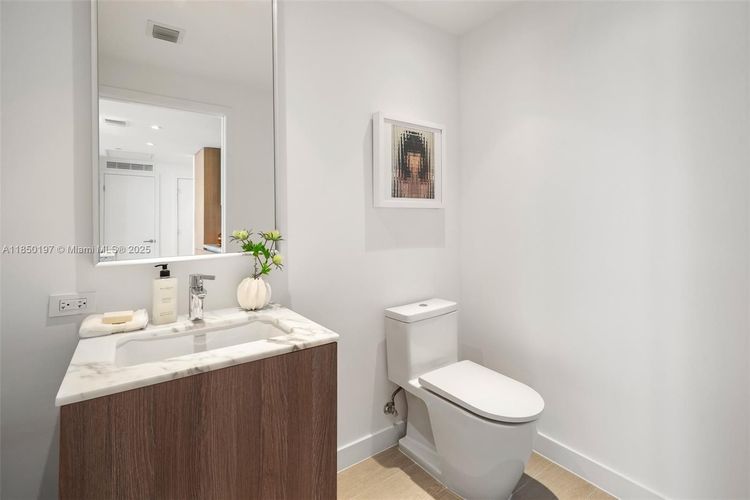 Five Park #807 image #8