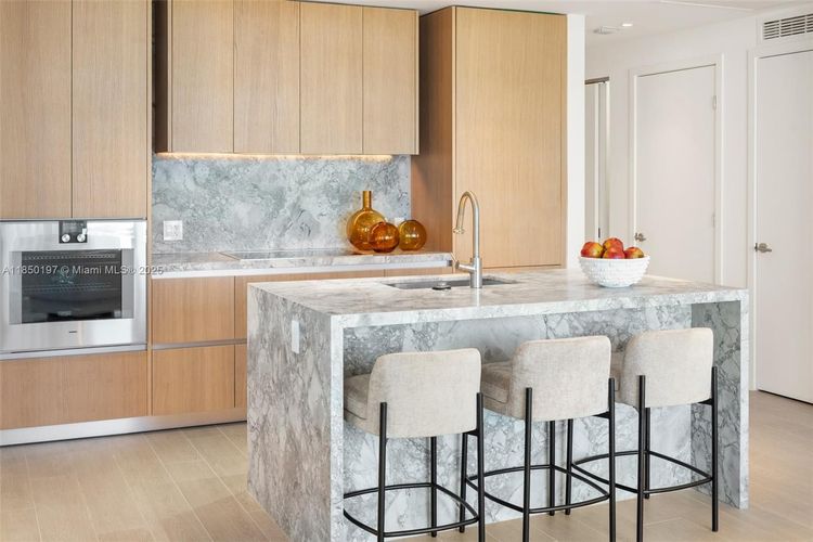 Five Park #807 image #9