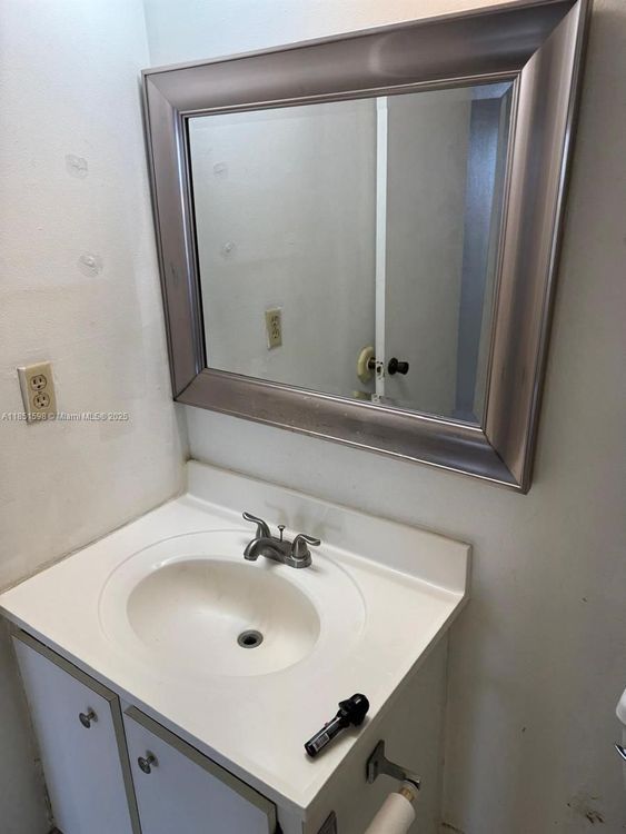 200 Leslie Condo #616 image #6