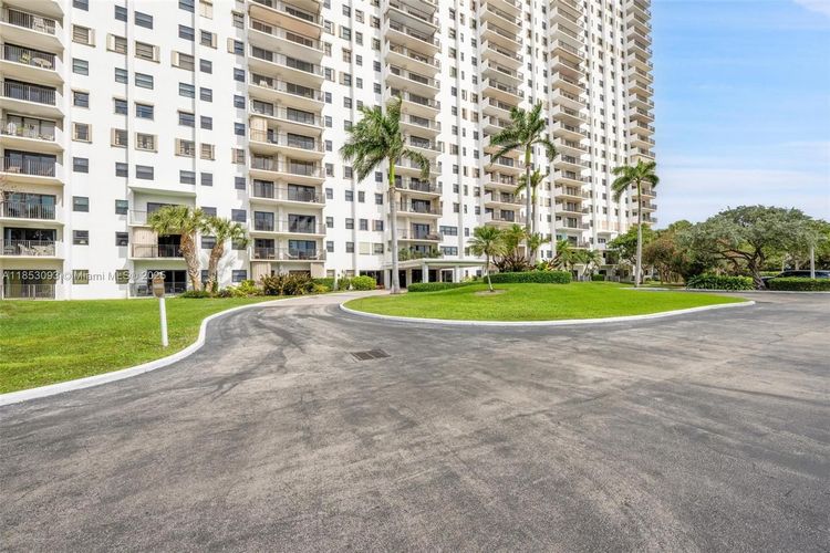 The Summit #1904S image #40