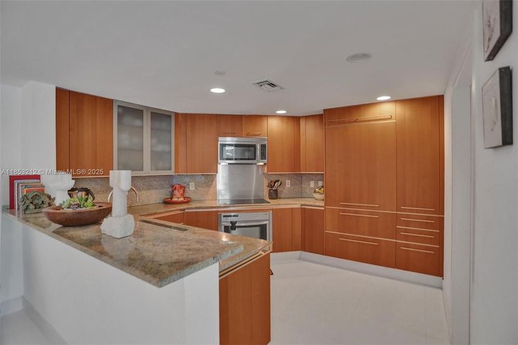 Grovenor House #506 image #19