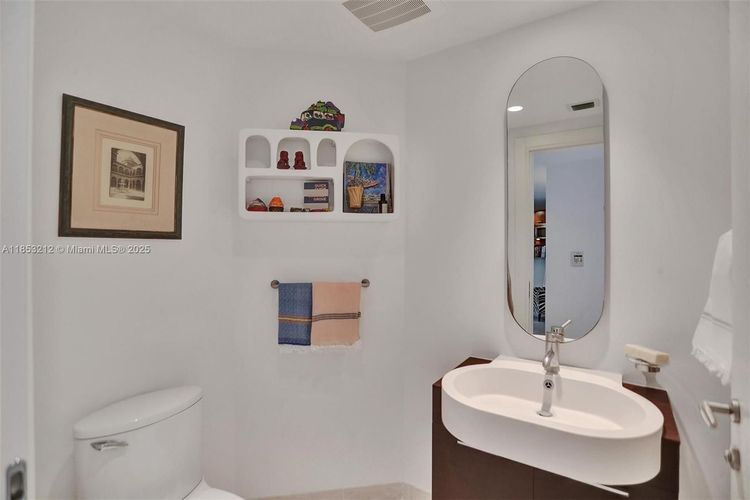 Grovenor House #506 image #9