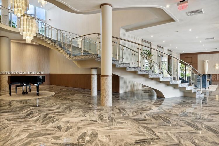 Carriage House #829 image #12