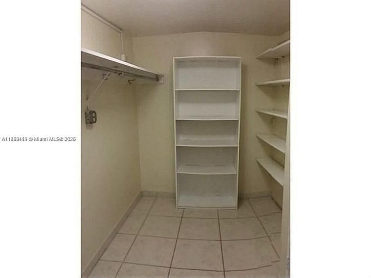 Carriage House #829 image #17