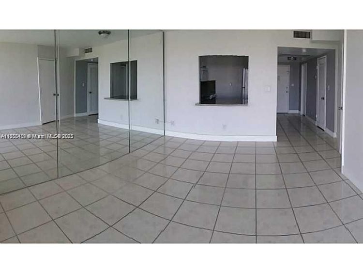 Carriage House #829 image #18