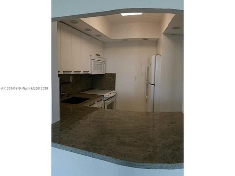 Carriage House #829 image #20