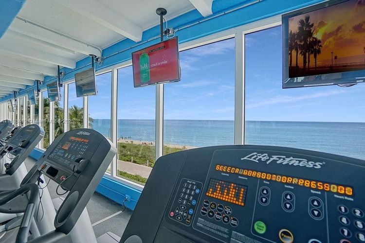 Carriage House #829 image #27