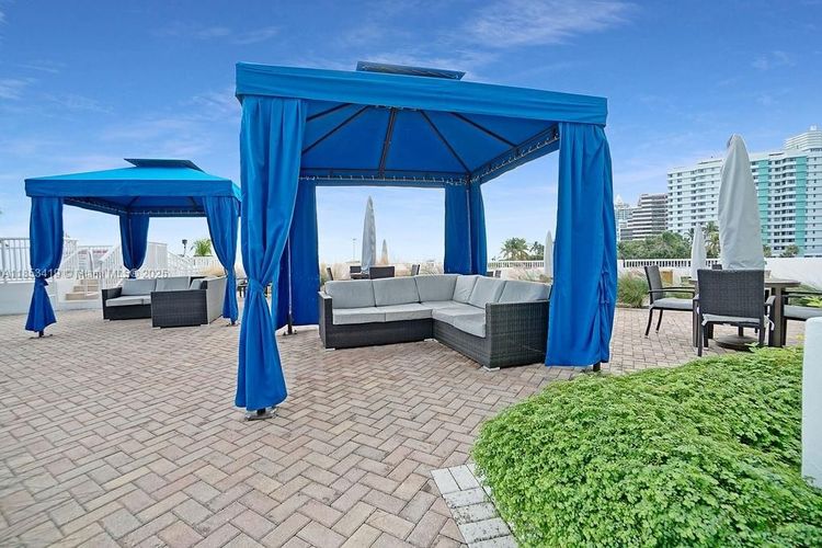 Carriage House #829 image #7