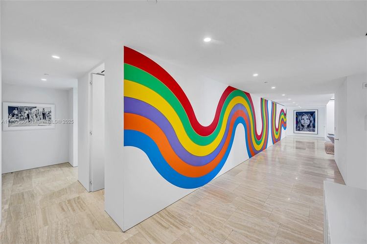 The Surf Club Four Seasons Hotel And Residences #S-1011 image #14