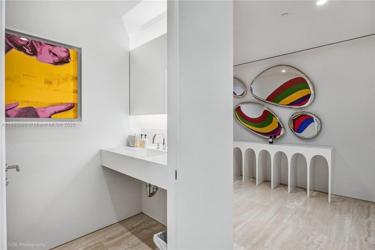 The Surf Club Four Seasons Hotel And Residences #S-1011 image #16