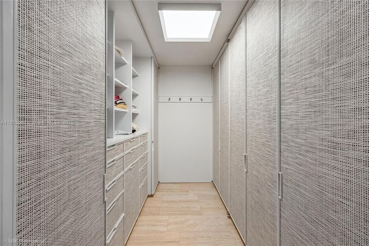 The Surf Club Four Seasons Hotel And Residences #S-1011 image #22