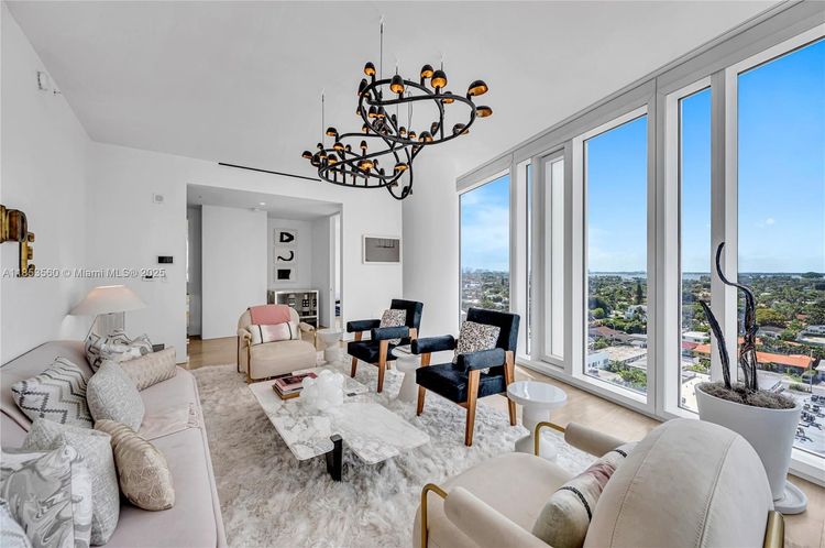 The Surf Club Four Seasons Hotel And Residences #S-1011 image #31