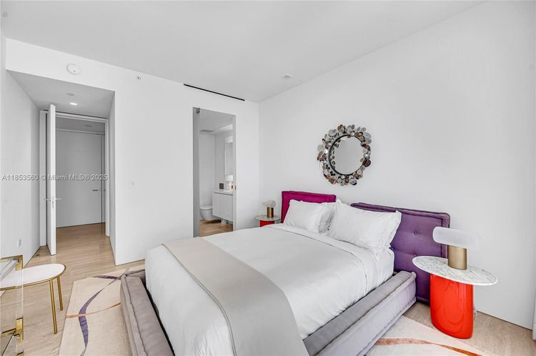 The Surf Club Four Seasons Hotel And Residences #S-1011 image #32