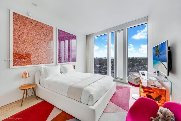 The Surf Club Four Seasons Hotel And Residences #S-1011 image #33