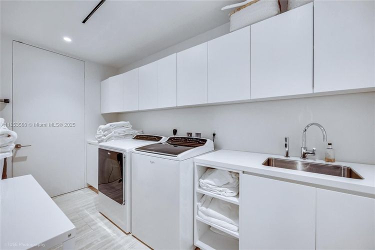 The Surf Club Four Seasons Hotel And Residences #S-1011 image #35