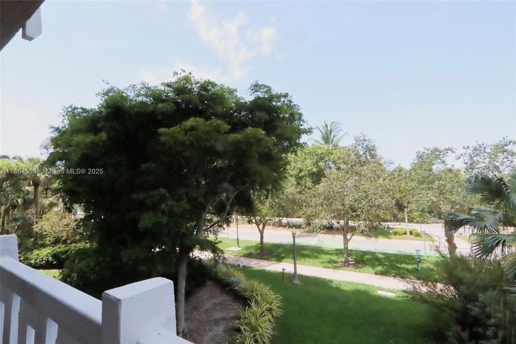 Towers of Key Biscayne #E108 image #24