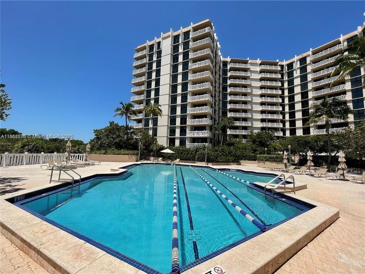 Towers of Key Biscayne #E108 image #45