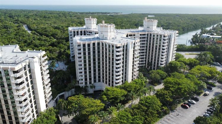 Towers of Key Biscayne #E108 image #51