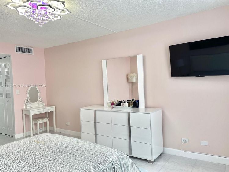 Winston Towers #615 image #14