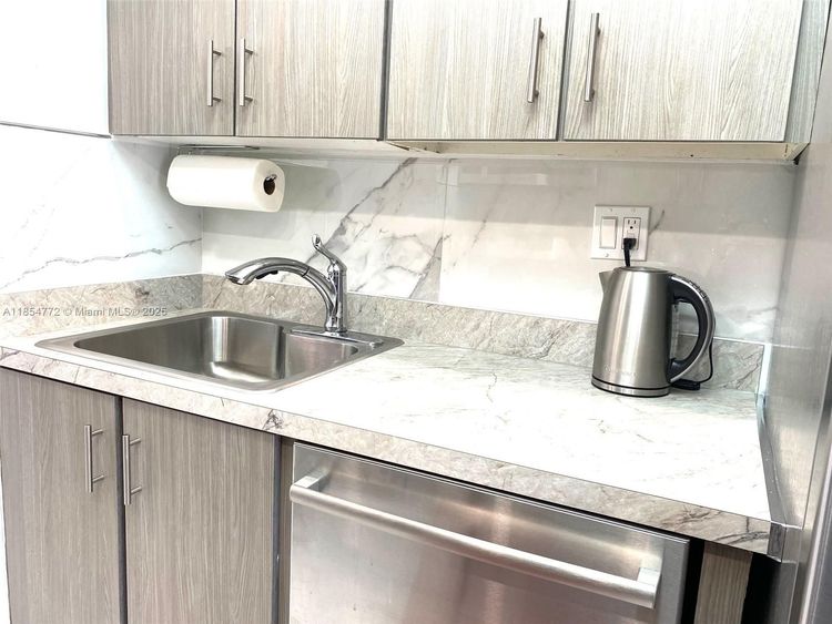 Winston Towers #615 image #20