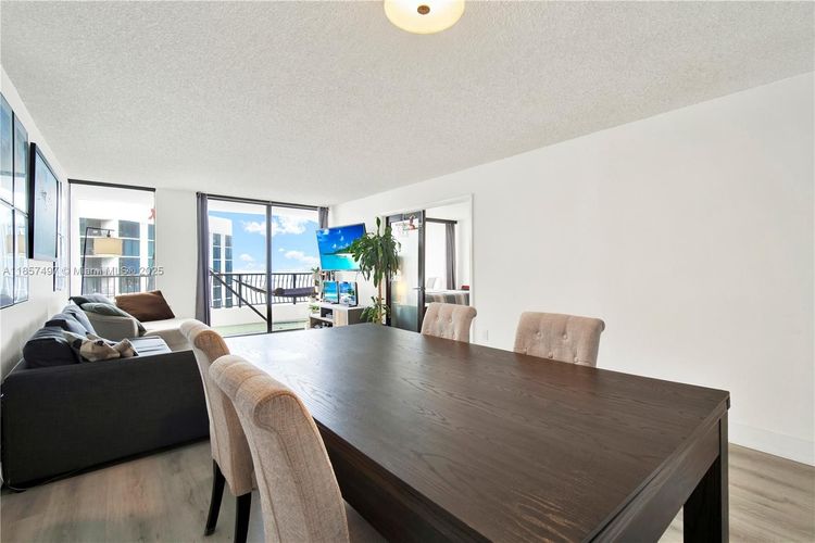 The Venetia #31E image #9