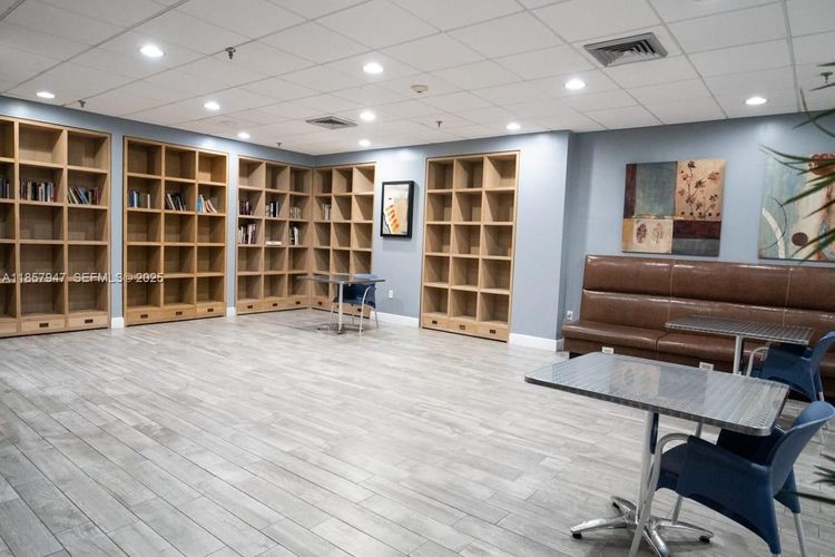 Madison Downtown #E-606 image #6