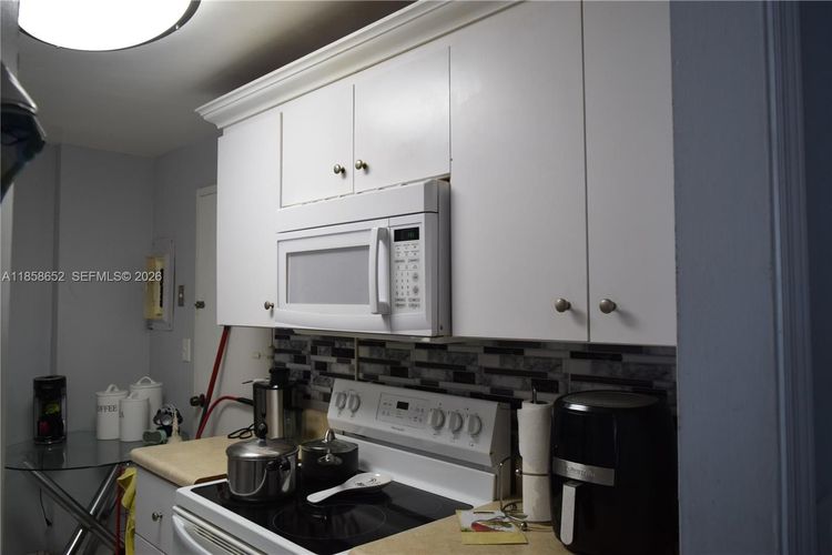 Kennedy House #4C image #17