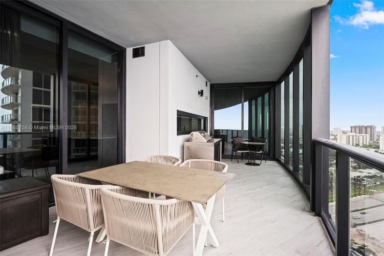 Porsche Design Tower #2105 image #16