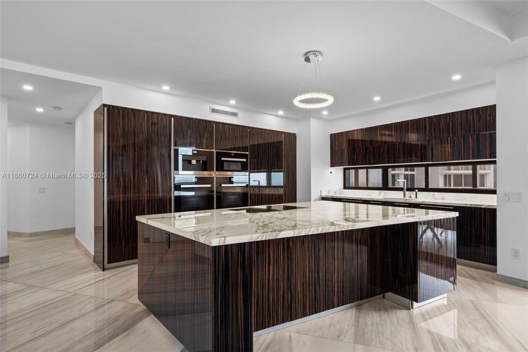 Porsche Design Tower #2105 image #9