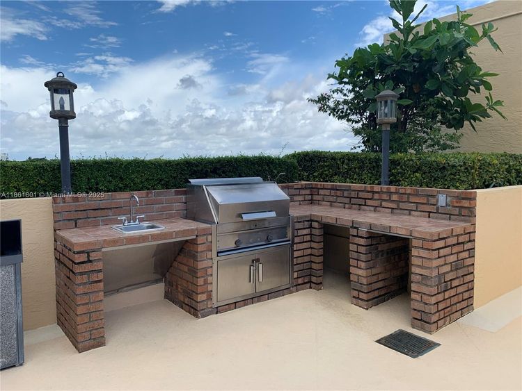 Metropolitan at Brickell #2504 image #9