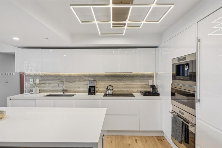 1 Hotel & Homes #1440 image #12